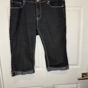 Embroidered packets Black Denim Capri Pants DKIN Sz 14